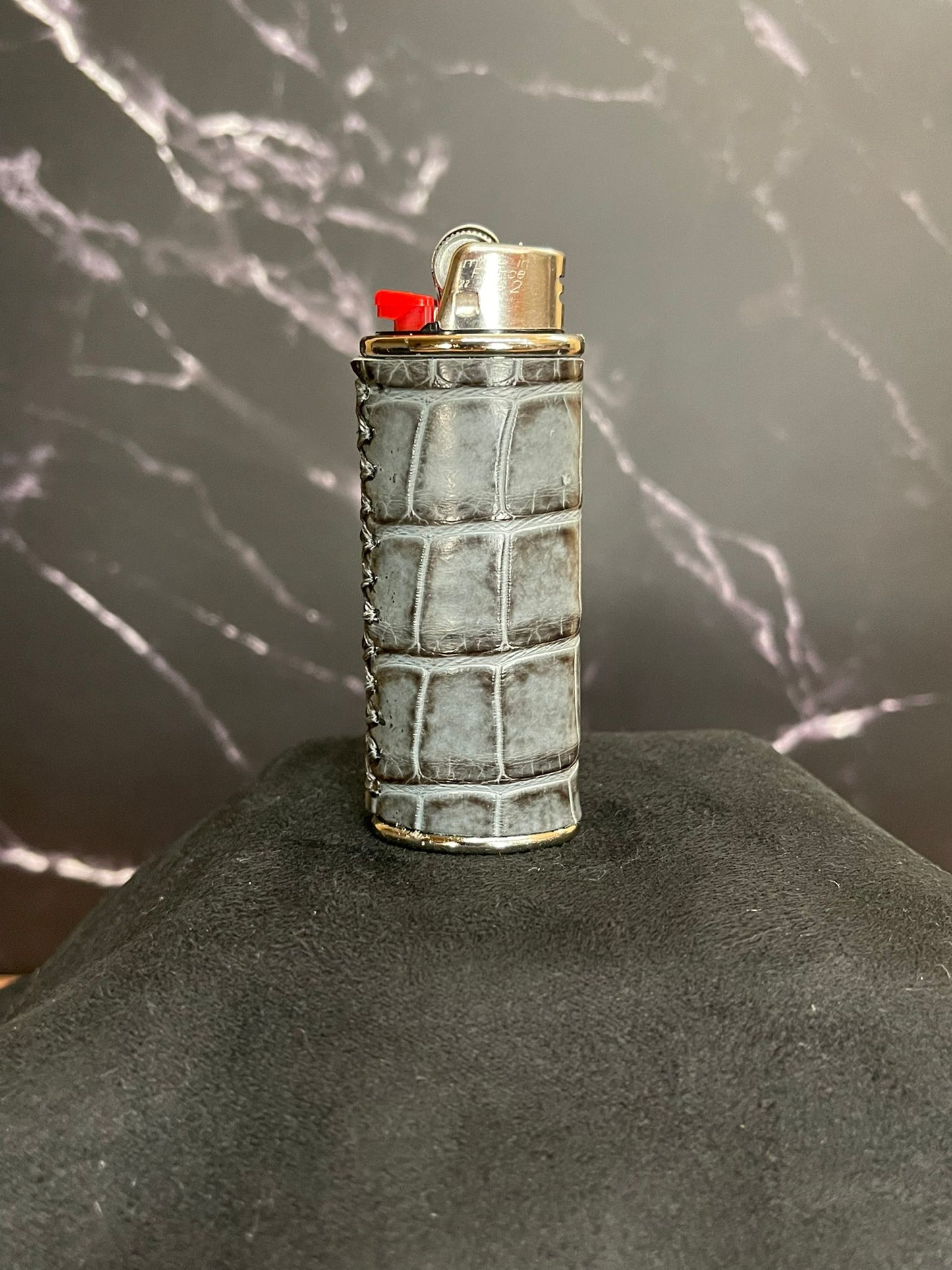 Premium Feuerzeugetui aus Leder